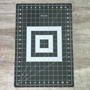 Fiskars reversible 12” x 18” self sealing cutting mat